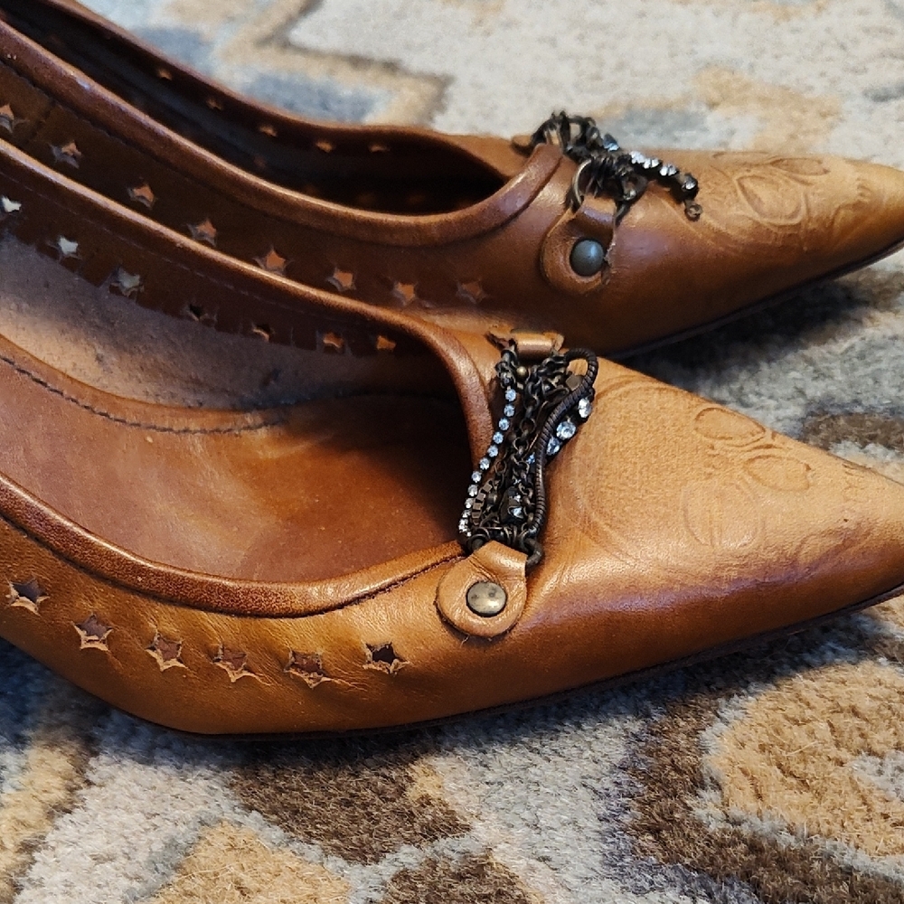 Pedro Garcia Brown Pointed Toe Star-Cut Heels with Decorative Accent - Picture 9 of 10